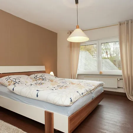 Gemuetliche Ferienwohnung In Kaifenheim, Cleaning Included Daire