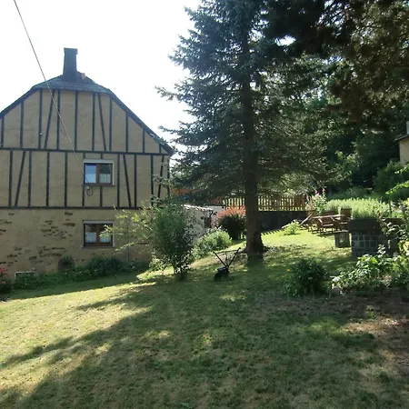 Gemuetliche Ferienwohnung In Kaifenheim, Cleaning Included *