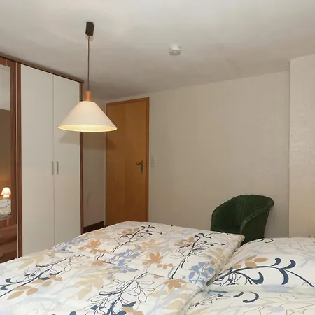 Gemuetliche Ferienwohnung In Kaifenheim, Cleaning Included Daire